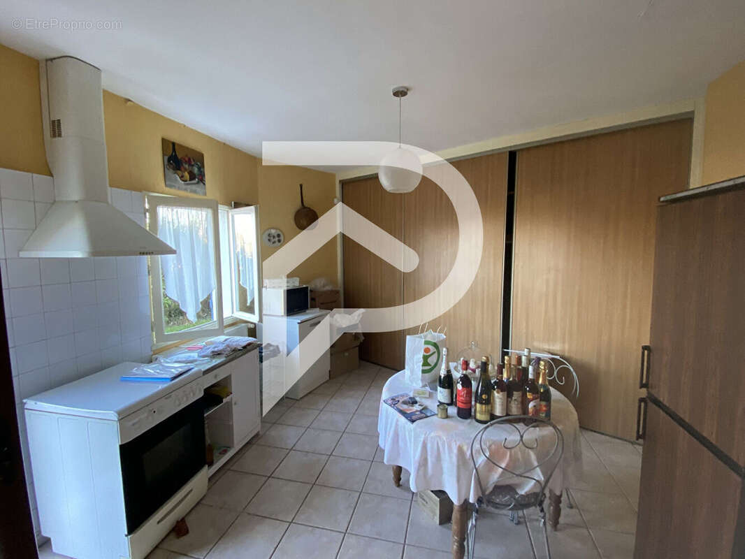 Maison à SAINT-SULPICE-DE-ROUMAGNAC