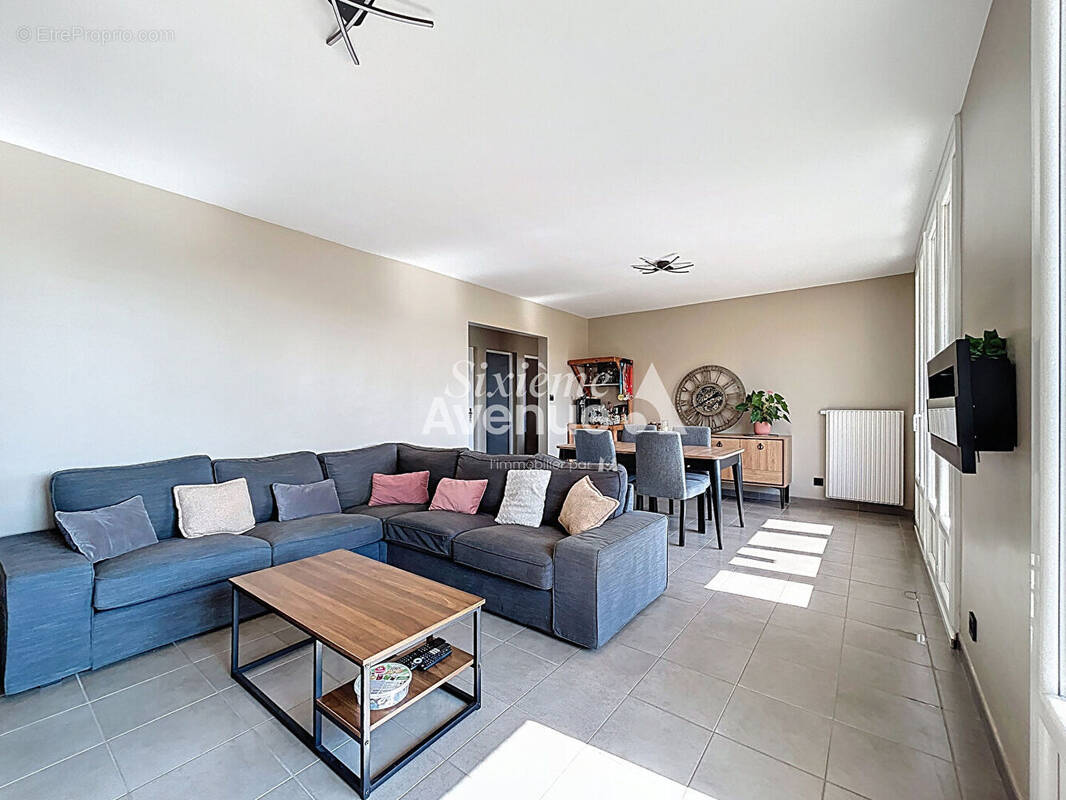 Appartement à DECINES-CHARPIEU