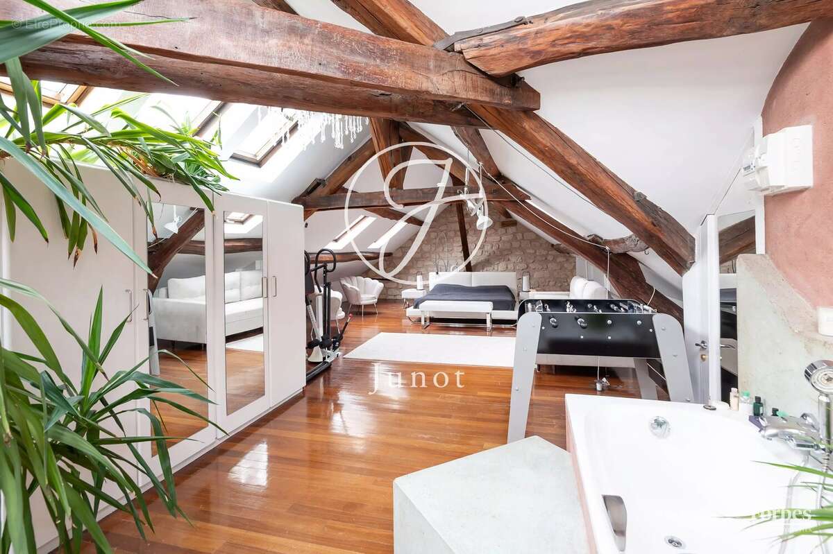 Appartement à PARIS-18E