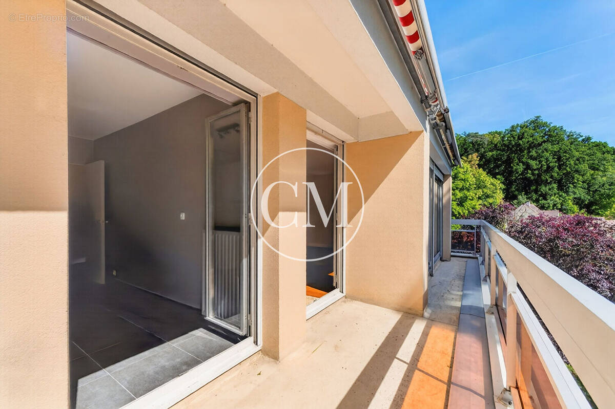 Appartement à BUC