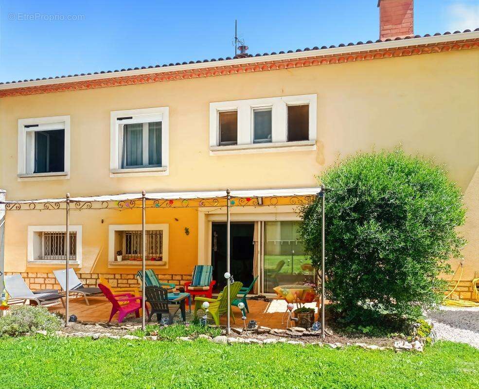 Maison à LAUDUN-L'ARDOISE