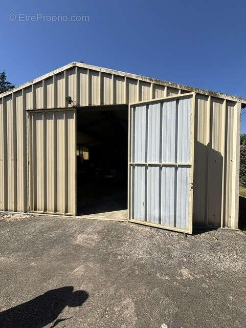 EXCLUSIVITE à AUXY, longère de plain pied avec hangar, étang et parc arboré. - photo 5