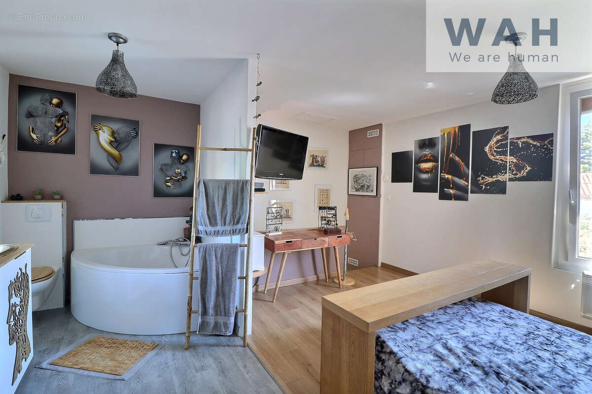 Maison à SAINT-BRES