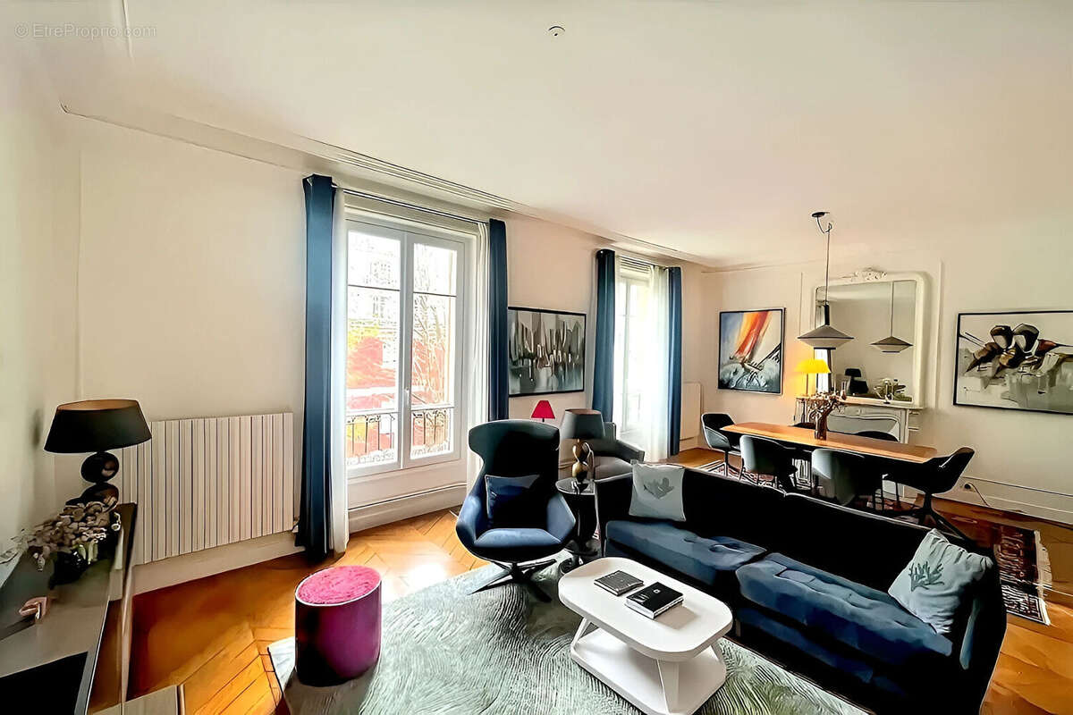 Appartement à PARIS-7E