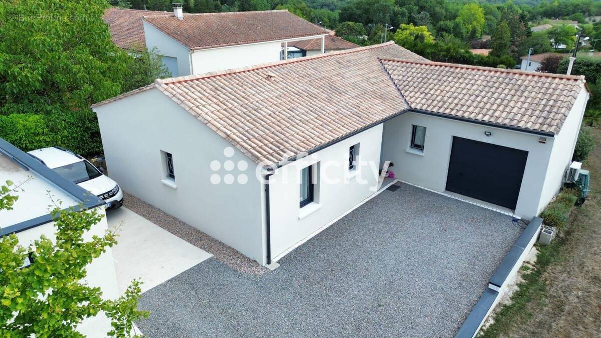 Maison 93 m² à Garat  - photo 1