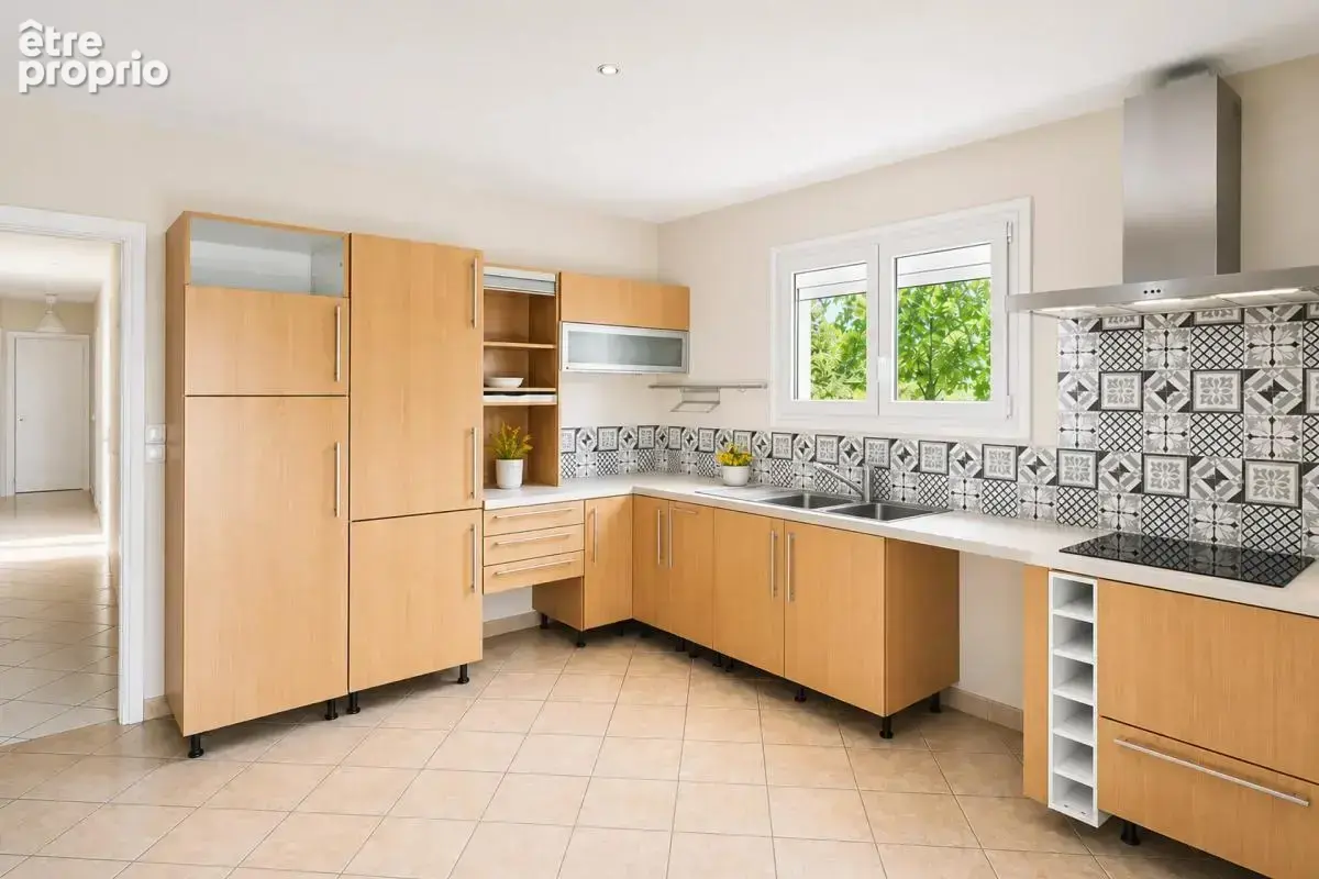 Maison familiale avec jardin, garage, piscine et atelier - photo 3