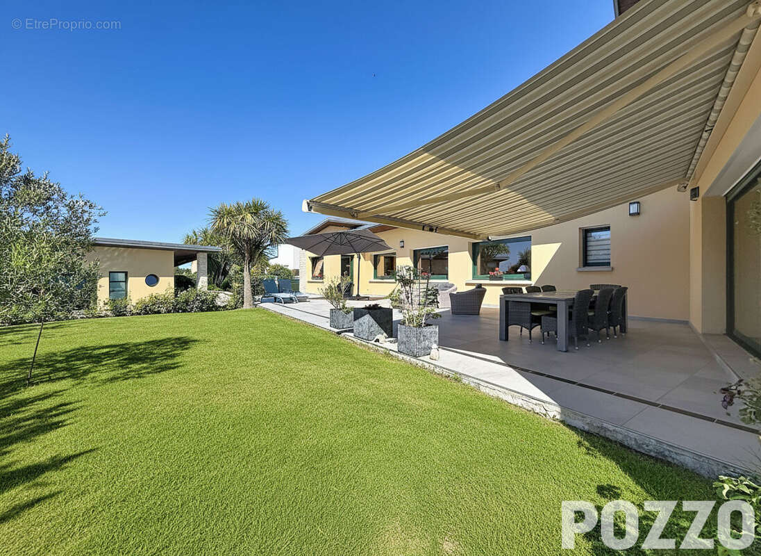 Élégance contemporaine aux portes de Granville , Villa d'exception avec piscine, prestations haut de gamme et performance énergé - photo 2