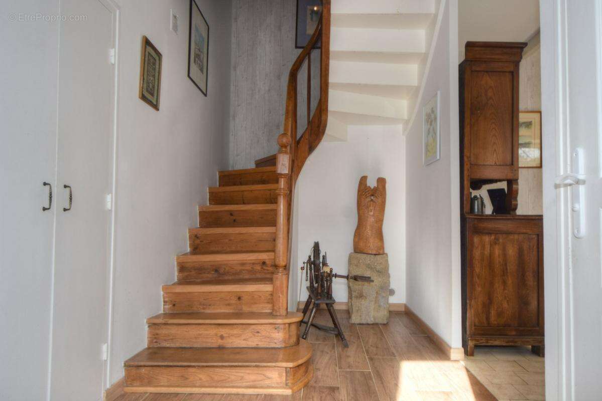 Maison à LA ROCHE-DERRIEN