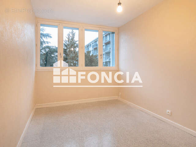 Appartement à LE PONT-DE-CLAIX