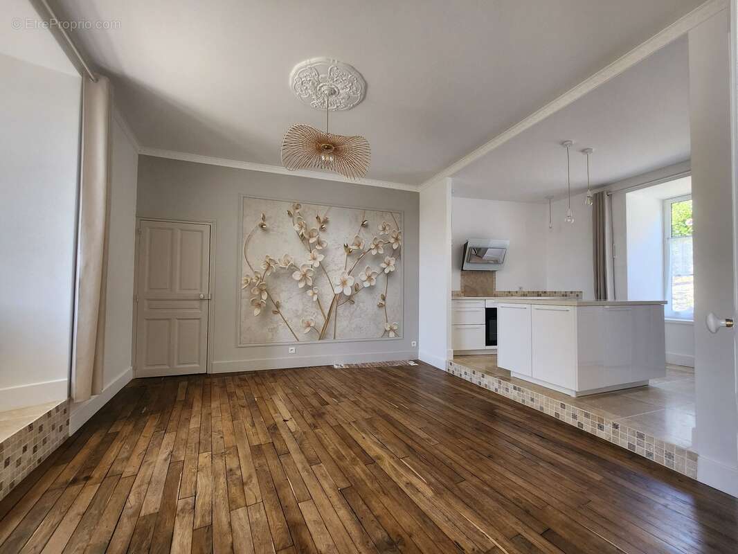 Maison à SAINT-GERMAIN-LES-BELLES