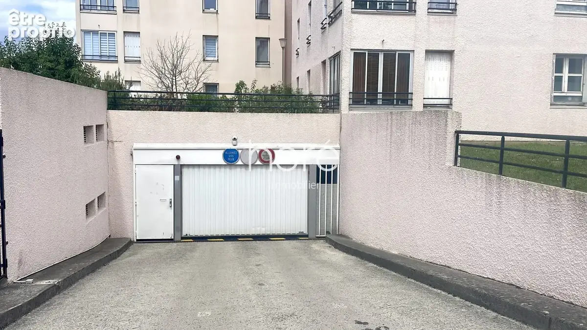 Parking à ERMONT