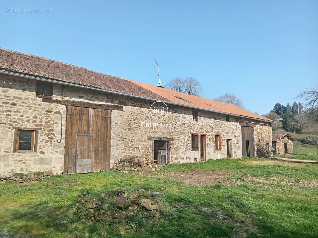 Maison à BUJALEUF