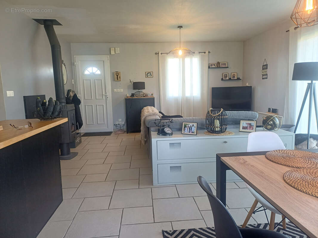 Maison à SAINT-CIERS-CHAMPAGNE