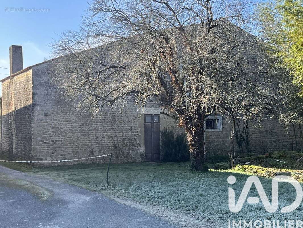 Maison 96 m² à Saint-Georges-De-Longuepierre  - photo 8