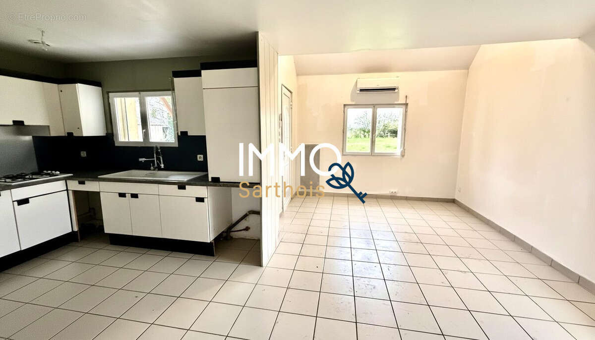 Maison à NOYEN-SUR-SARTHE
