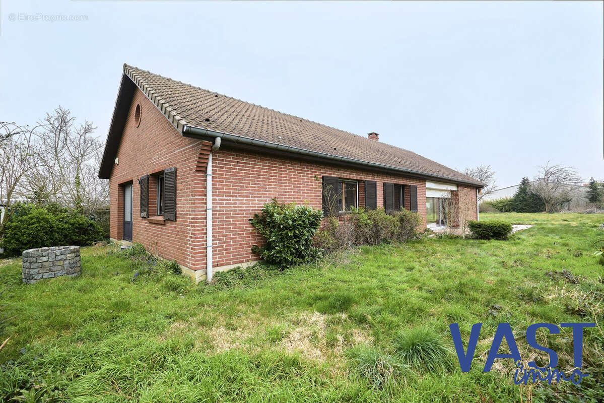 Maison à NEUVILLE-EN-FERRAIN