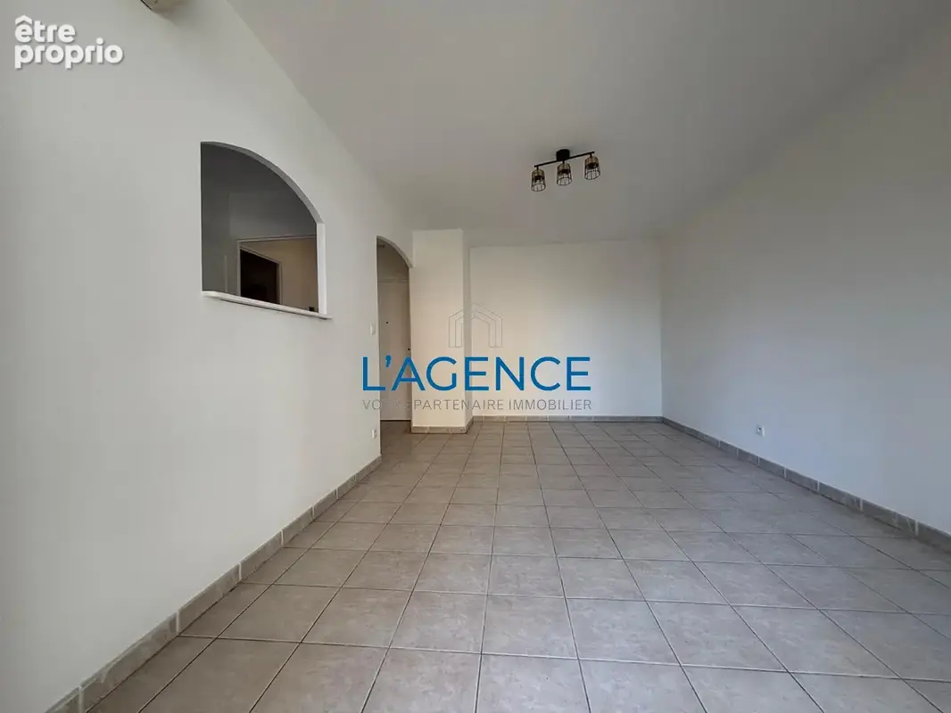 Appartement T2 de 42m2 en étage avec ascenseur et terrasse et garage au centre- ville de Hyères - photo 5
