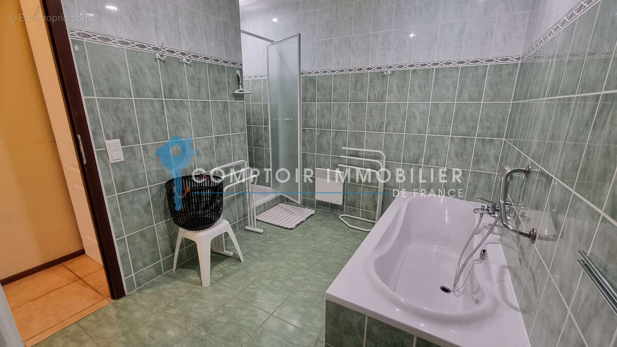 VAR (83) - À VENDRE - VIDAUBAN - Villa 4 chambres dans un domaine hôtelier sécurisé - photo 11