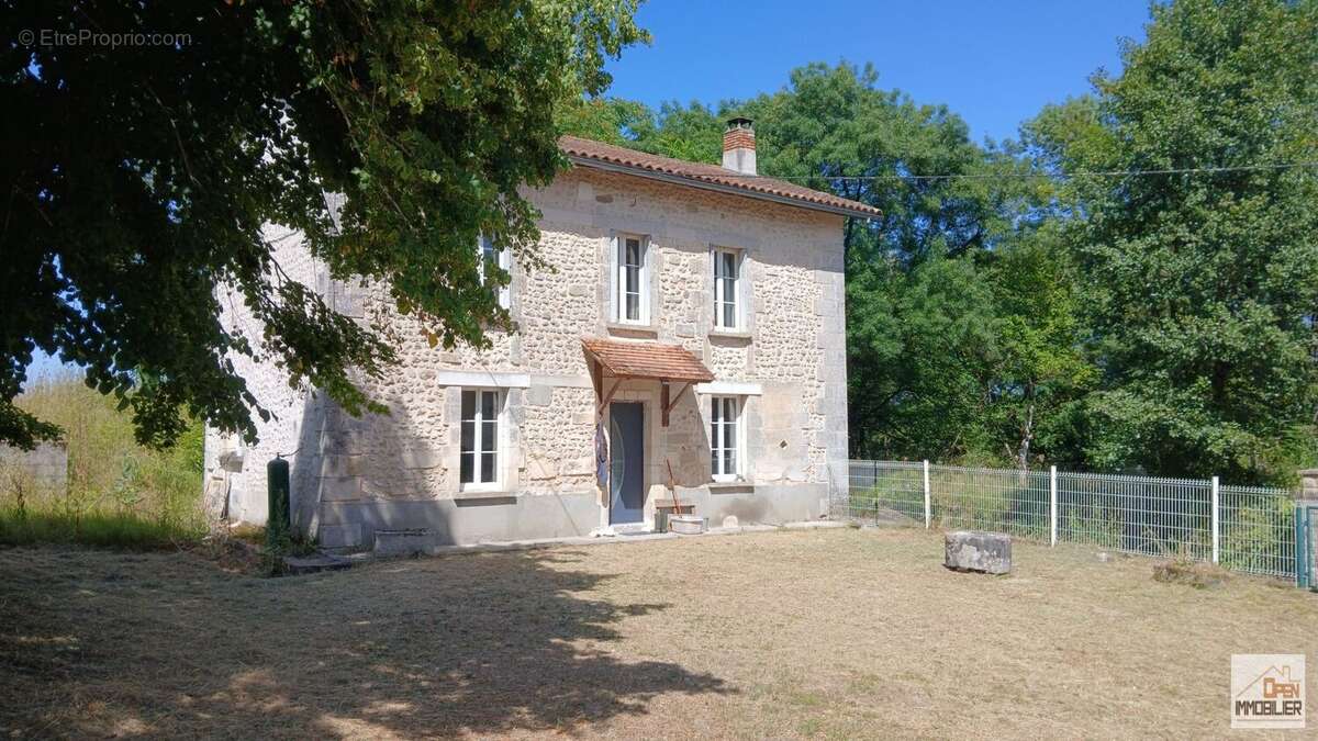 Maison à COURGEAC