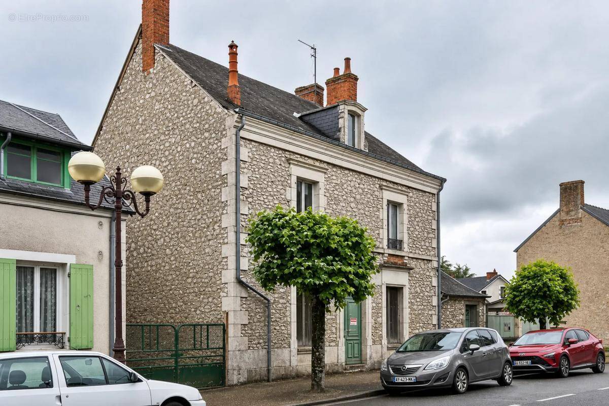Maison à MEHUN-SUR-YEVRE