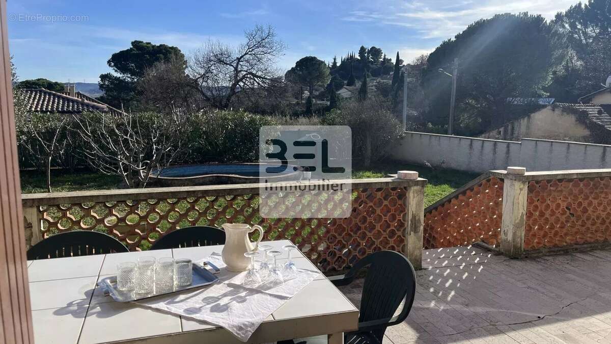 Maison à LAUDUN-L'ARDOISE