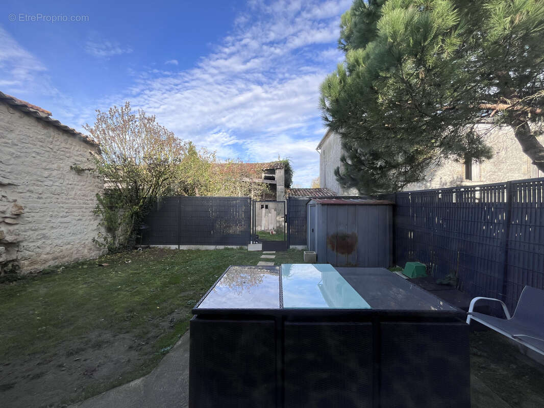 Maison à SAINT-SIGISMOND-DE-CLERMONT