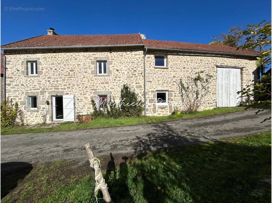 Maison à SAINT-ETIENNE-DE-FURSAC