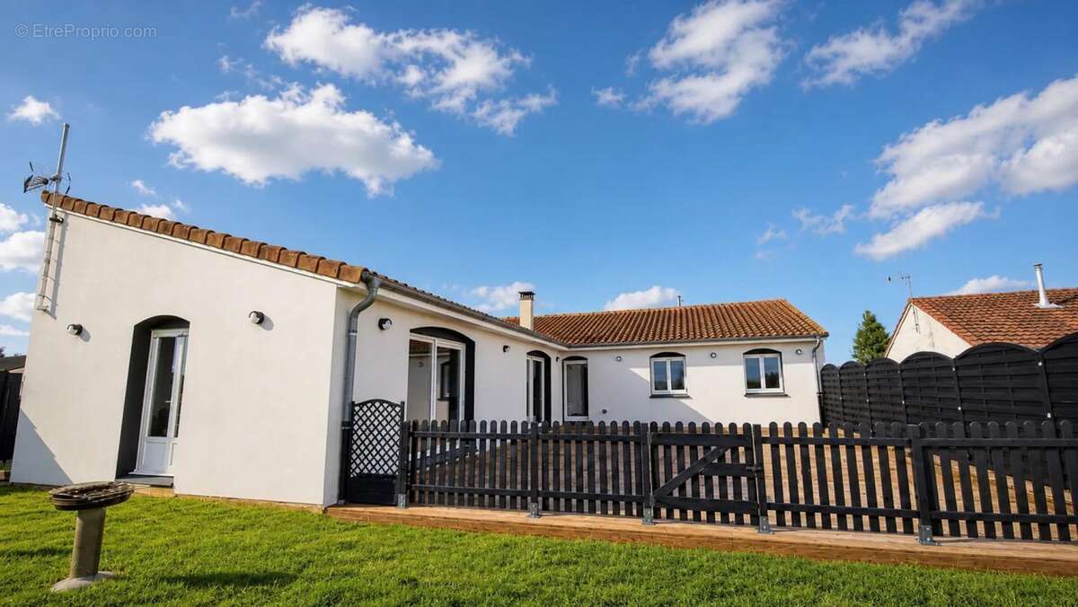 Maison individuelle de 160 m2 f6 de plain pied 4 chambres garage et jardin - photo 2