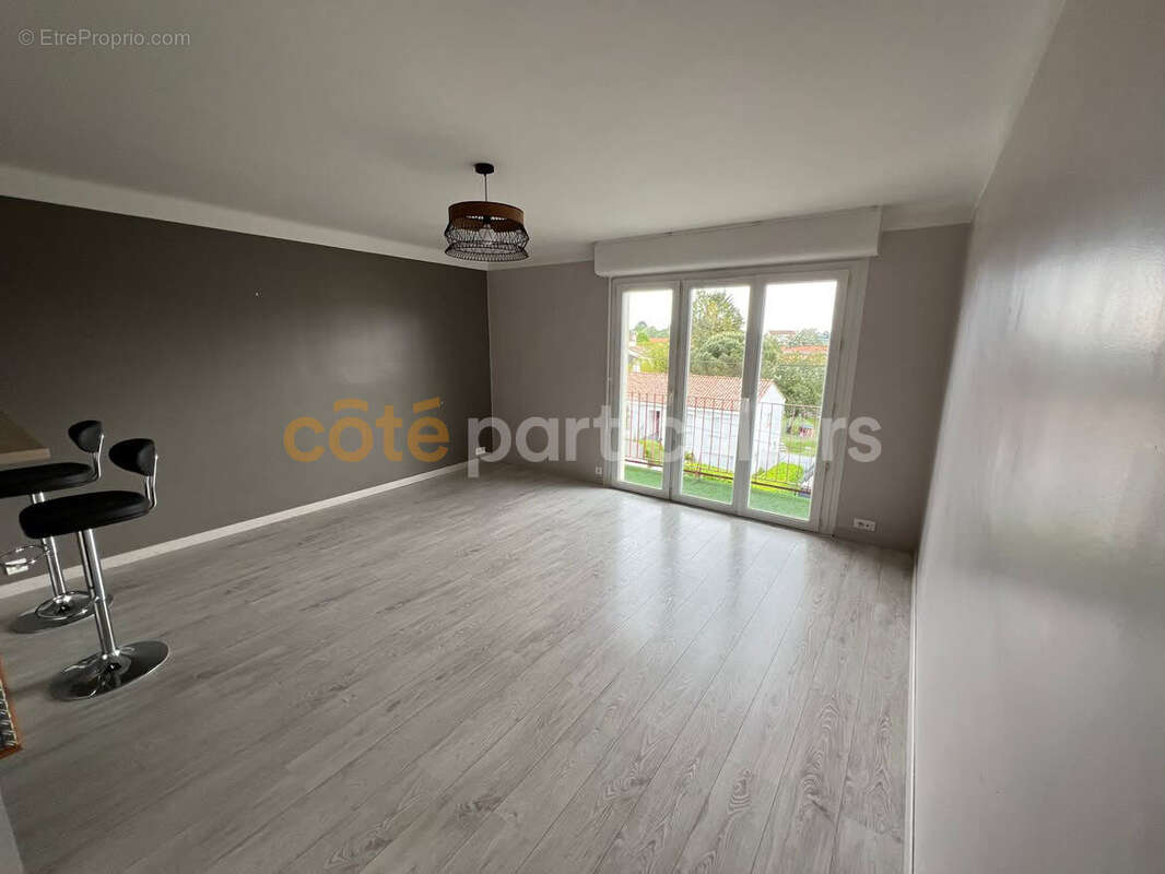 La roche-sur-yon -- centre-ville -- appartement t2 -- 1 chambre -- 49 m2 -- balcon -- stationnement privatif - photo 2