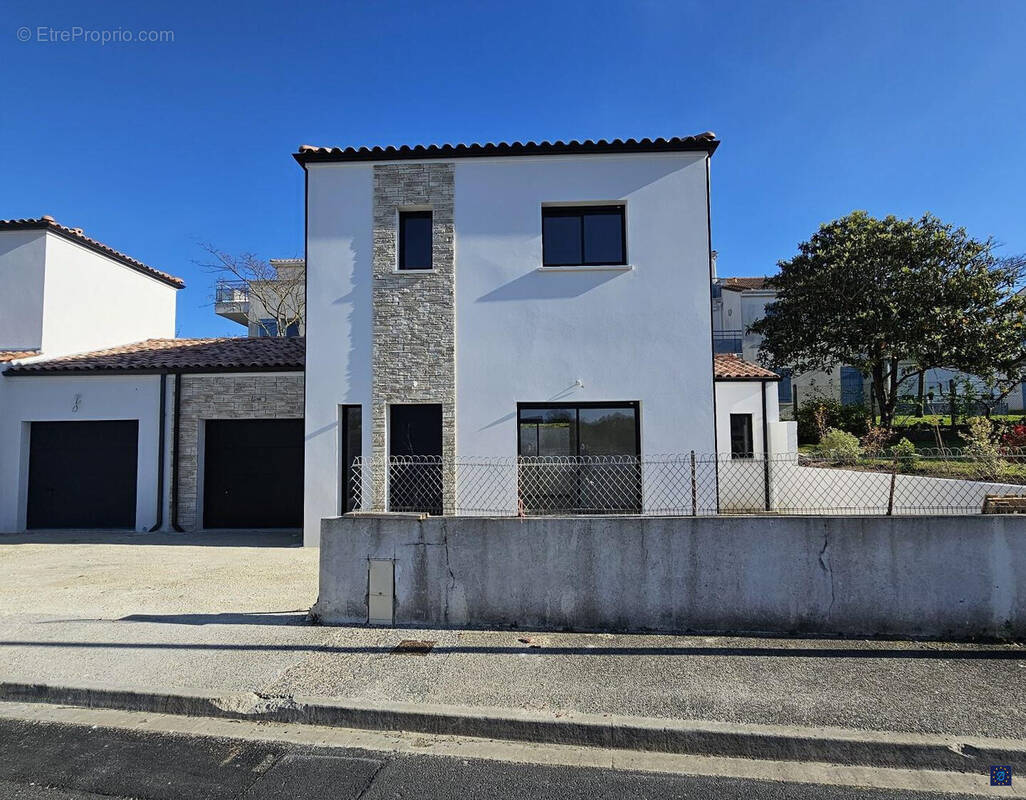 Maison à VAUX-SUR-MER