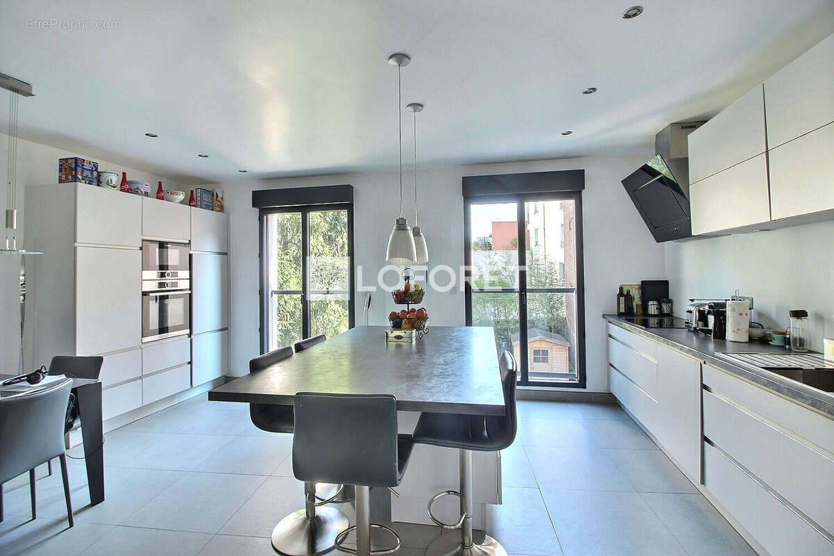 Maison à LA GARENNE-COLOMBES