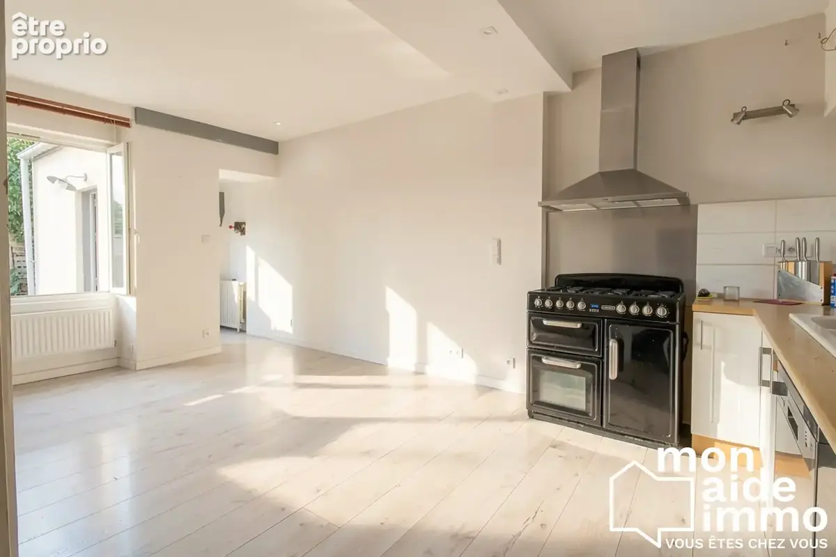 Maison 170 m² à Surgeres  - photo 4