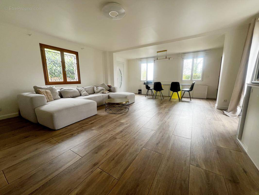 Maison à SAINT-CYR-L'ECOLE