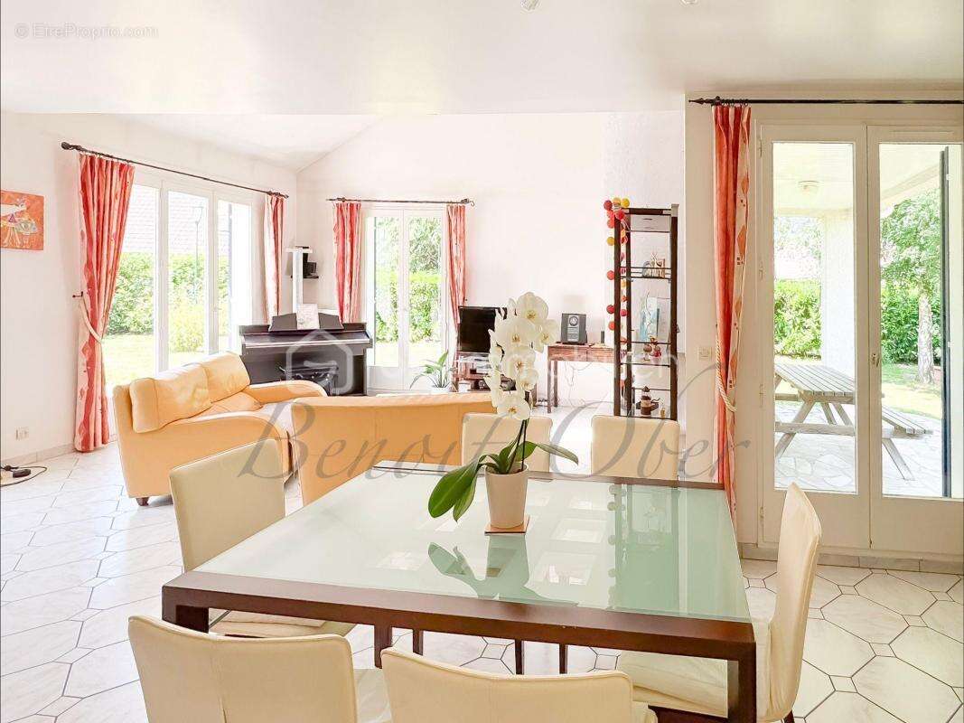 Maison à OZOIR-LA-FERRIERE