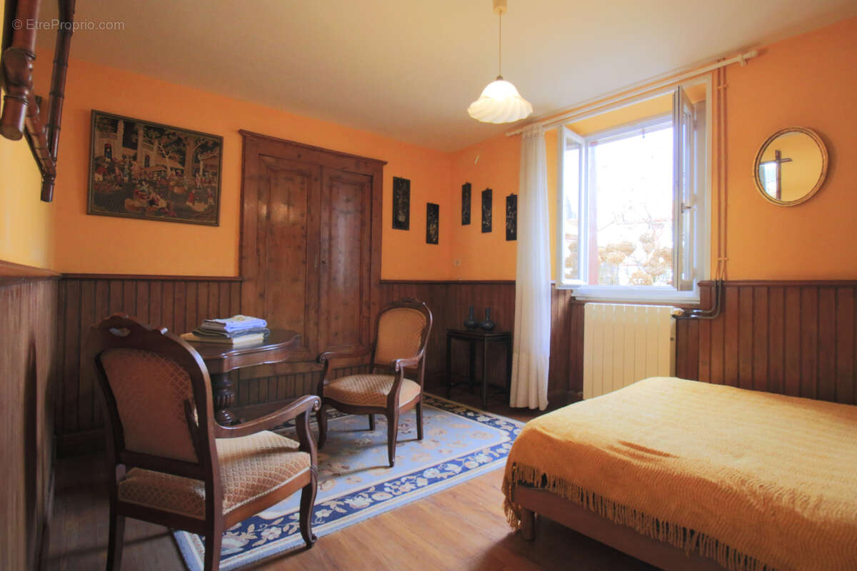 Saint Jean le Vieux - Maison traditionnelle de 220 m2 sur 622m2 de terrain - photo 11
