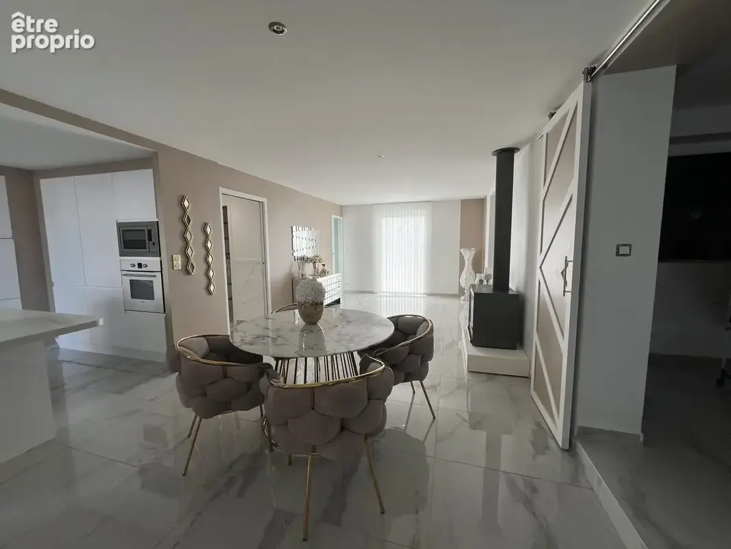 Maison 140 m² à Saint-Lambert-La-Potherie  - photo 1