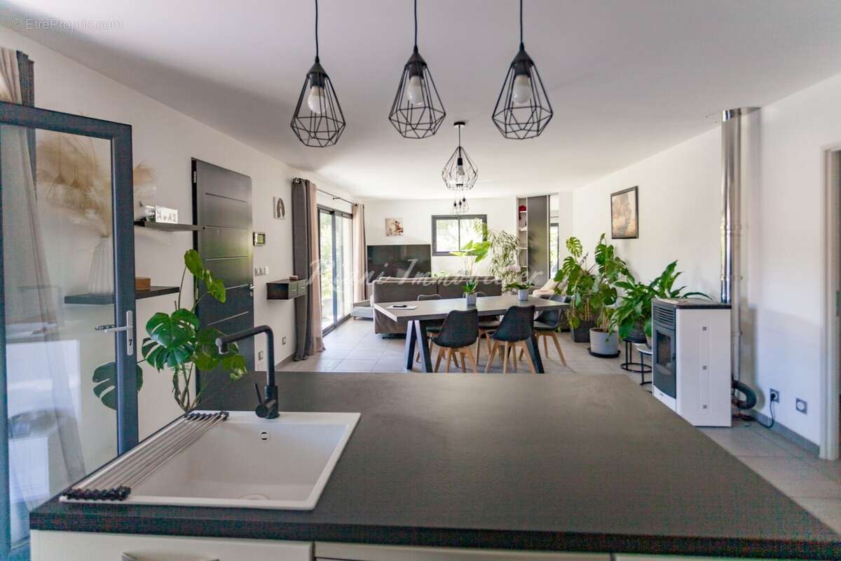 Maison 4 pièces 102 m² à vendre à L'isle-Sur-La-Sorgue (84800) - photo 6