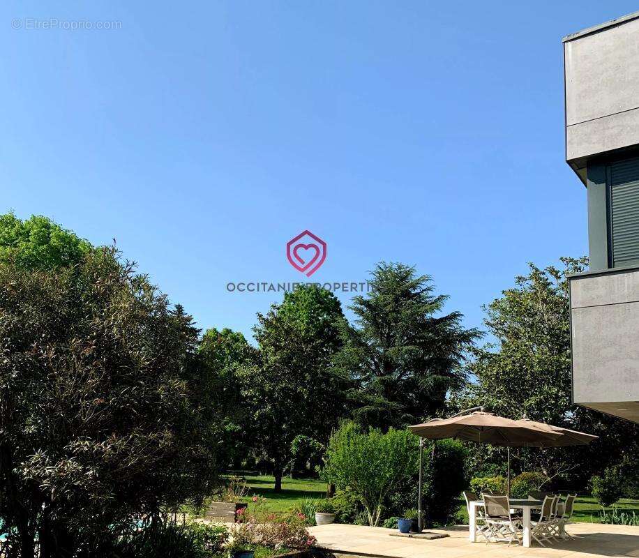 Villa d’architecte rénovée avec soin, piscine, dépendances et superbe parc arboré - photo 39