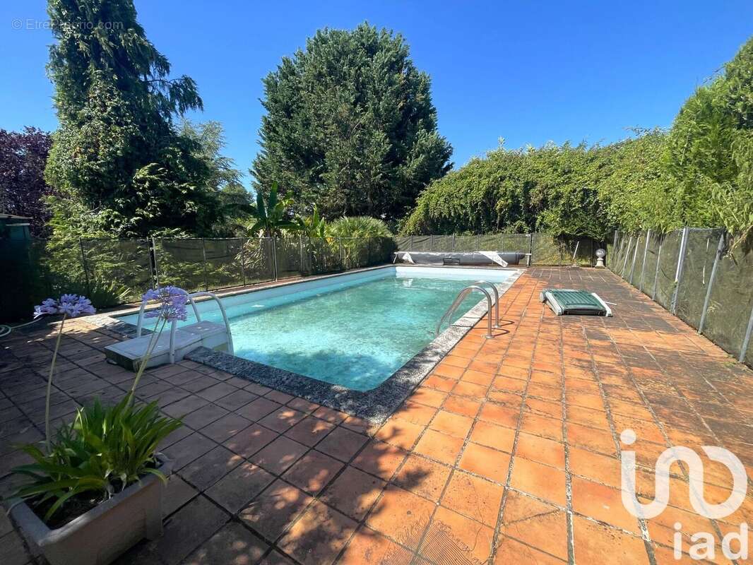 Maison 303 m² à Lussant  - photo 2