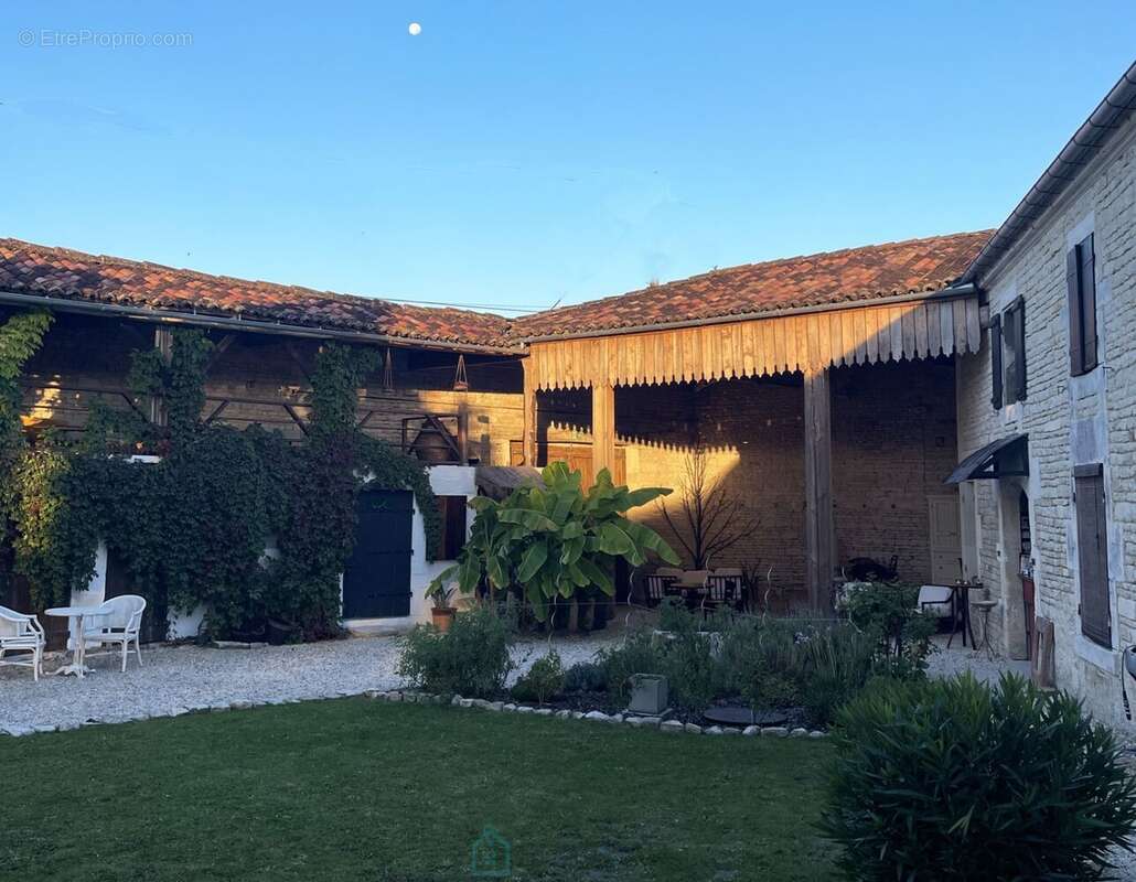 Maison à COGNAC