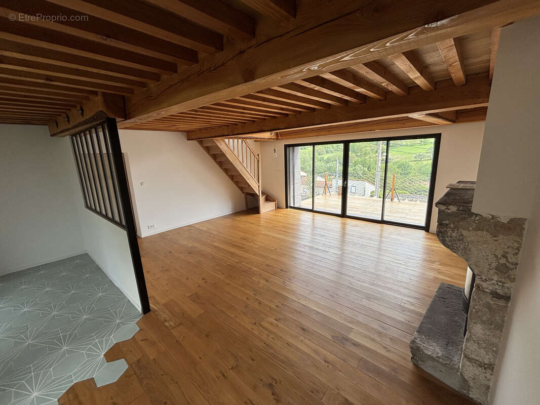 Maison de caractère rénovée   175 m2   4 chambres   Terrain piscinable   Vue exceptionnelle   Romagnat (Opme) - photo 2