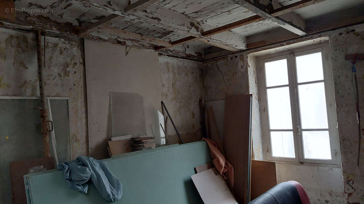 Appartement à BAGNOLS-SUR-CEZE