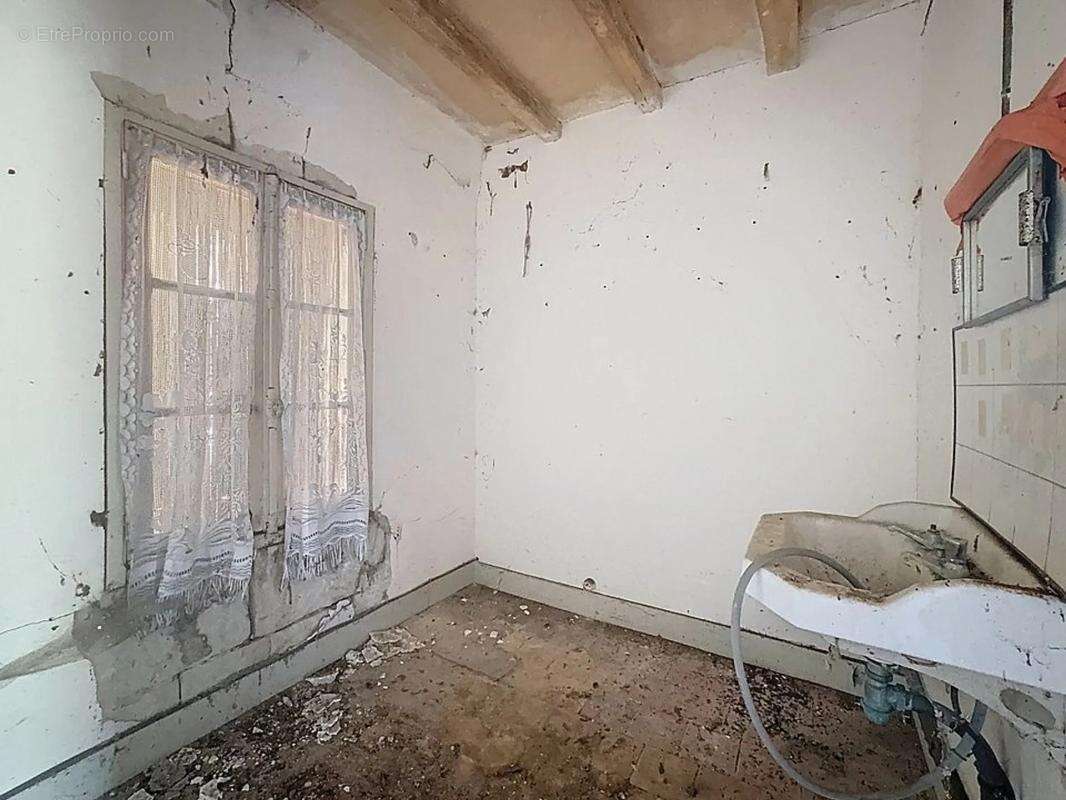 Maison à SAINT-MACAIRE-DU-BOIS