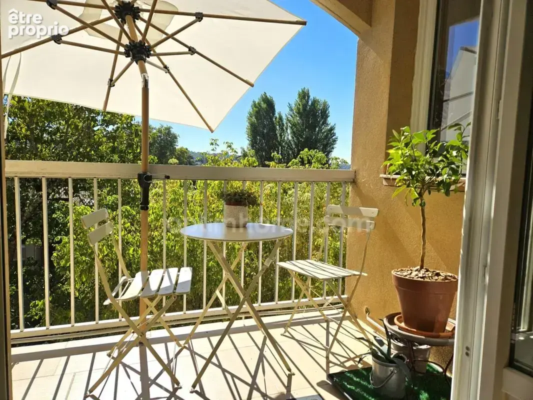 Appartement à NEUVILLE-SUR-SAONE