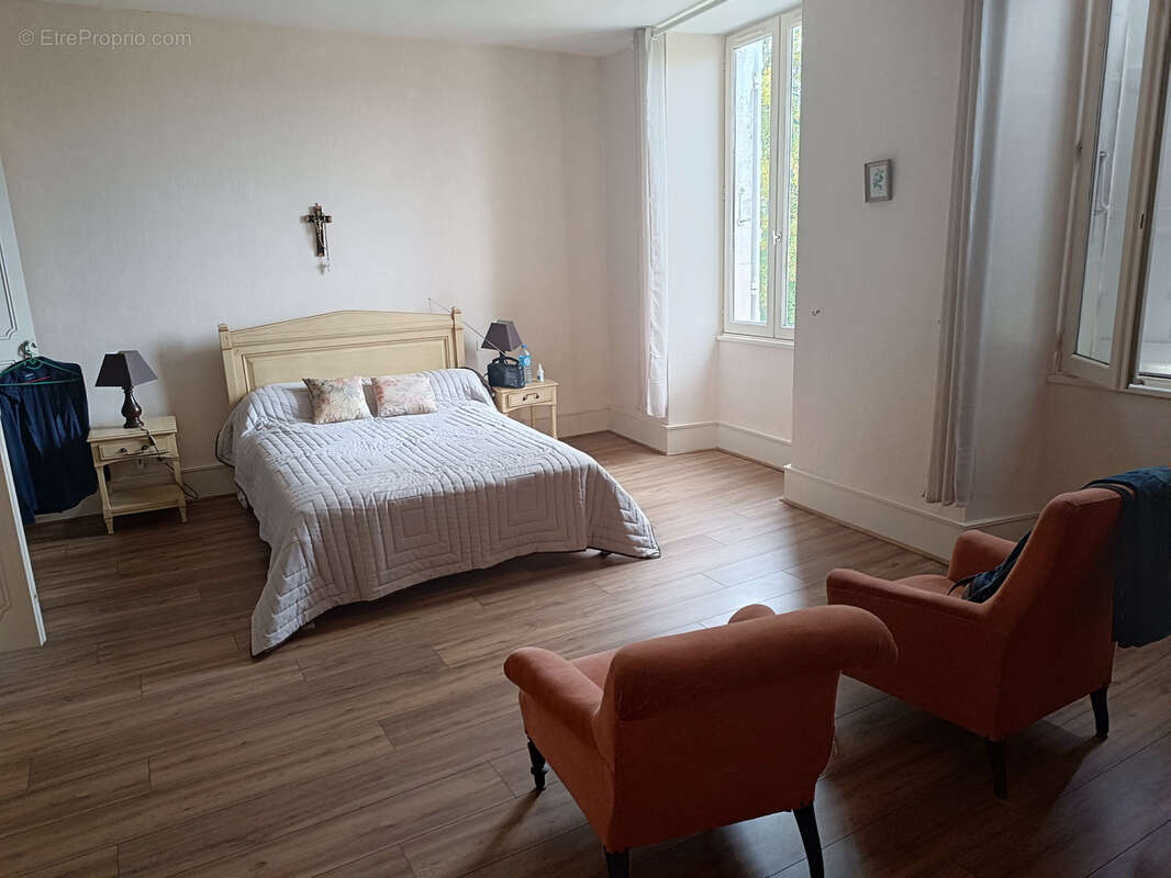 Maison à BARBEZIEUX-SAINT-HILAIRE