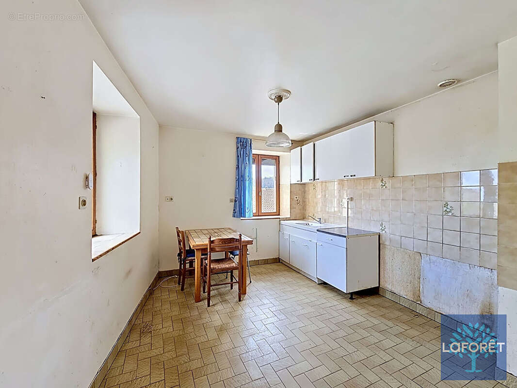Maison avec jardin, garage et dépendances - 110 m² - Vaures (à 5 min de Loudes) - photo 6