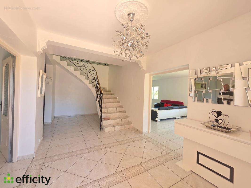Maison 245 m² à Marcoux  - photo 8