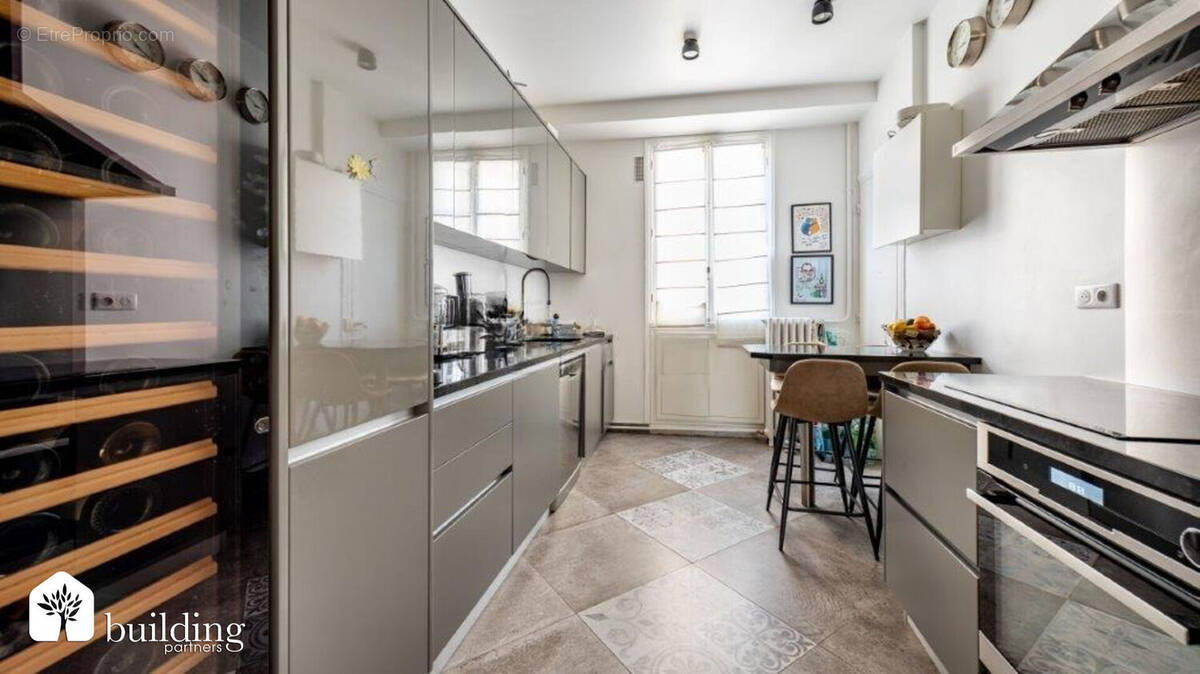 Appartement à PARIS-16E