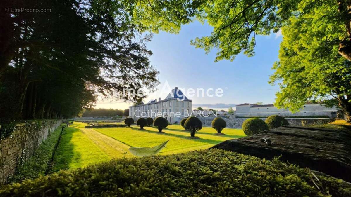 Appartement à SAINTES