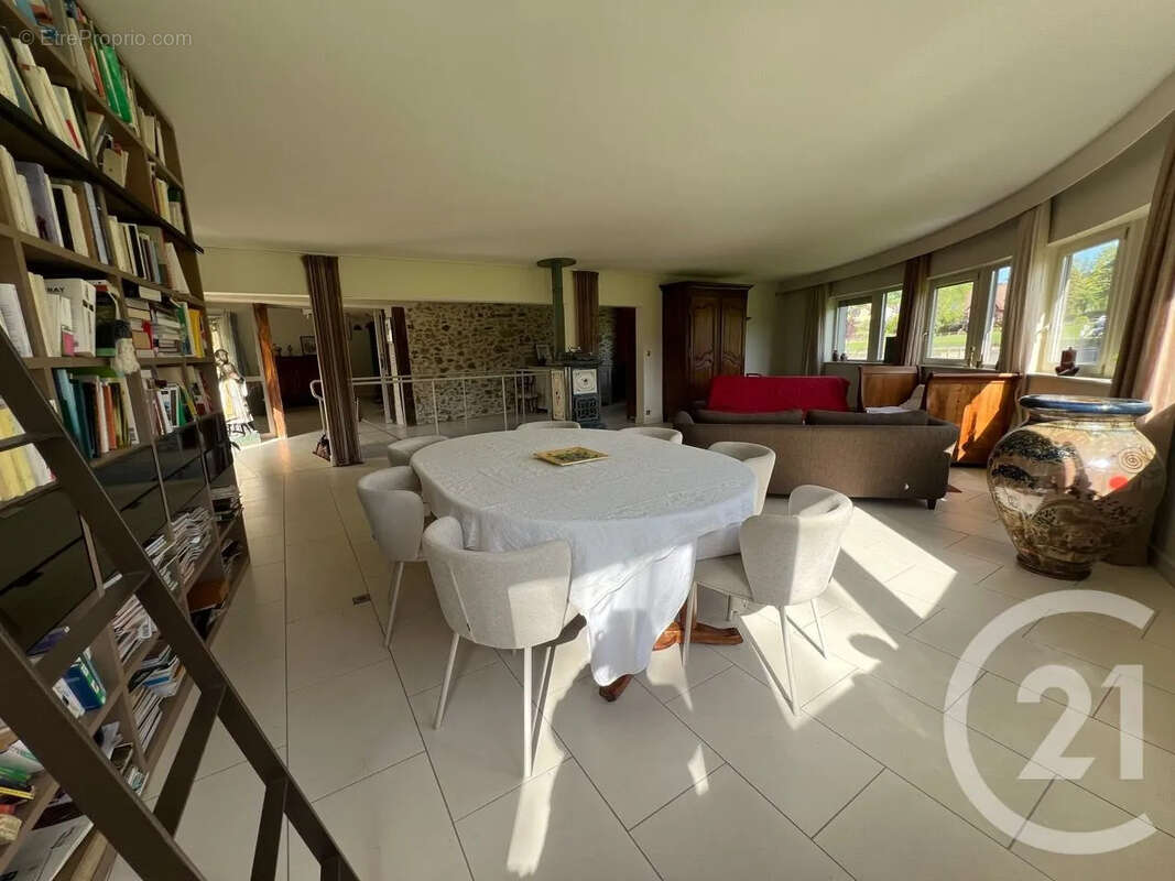 Maison 267 m² à Saint-Etienne-De-Maurs  - photo 20
